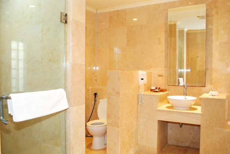 Bathroom 13