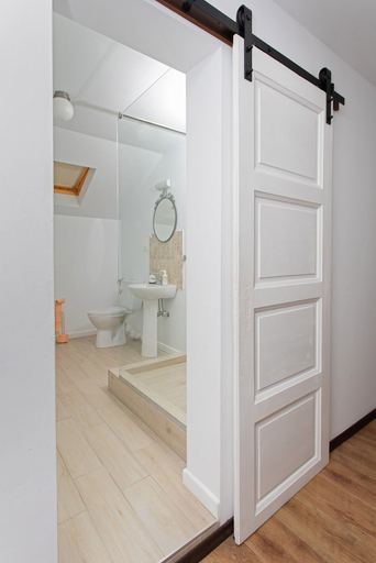 Bathroom 3, Casa Ormenisan, Sanmartin