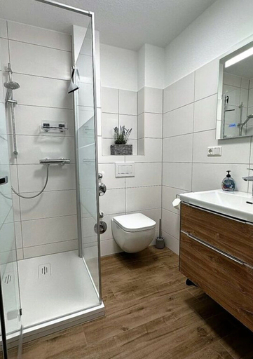 Bathroom 2, H&P Residenz Maisonette With Lake View, Cuxhaven
