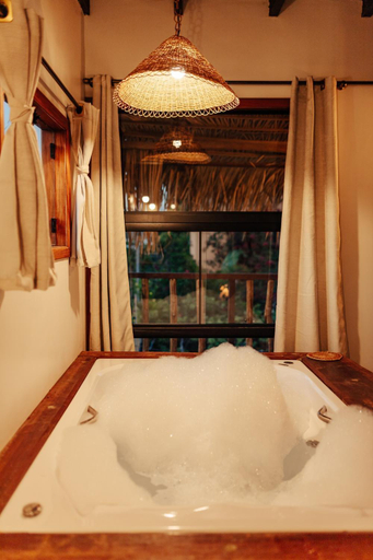 Bathroom 4, Vila Ypawa 150 m centro 30 m praia lago verde, Santarém