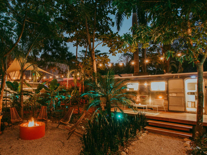 Others 4, Airstream by the Sea, Nicoya