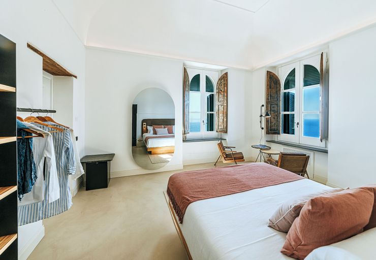 Bedroom 3, Faro Punta Imperatore, Napoli