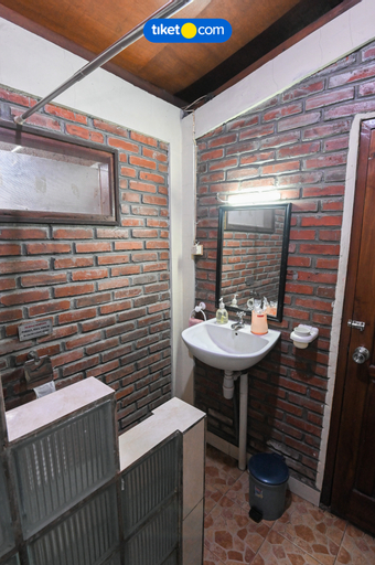 Bathroom 15