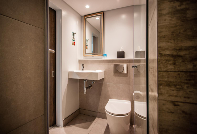 Bathroom 5, StayEasy Maputo, Maputo
