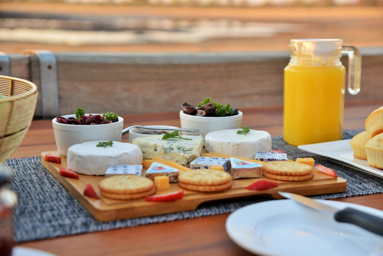 Food & Drinks 4, Nogatsaa Pans Lodge, Chobe