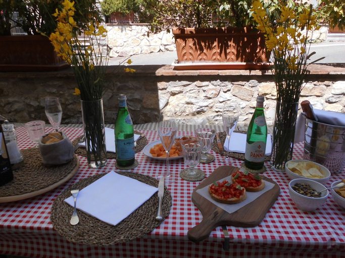 Food & Drinks