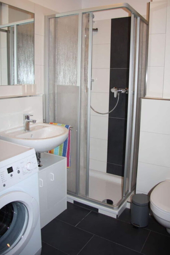 Bathroom, Lovely Apartment in Simmerath, Friesland