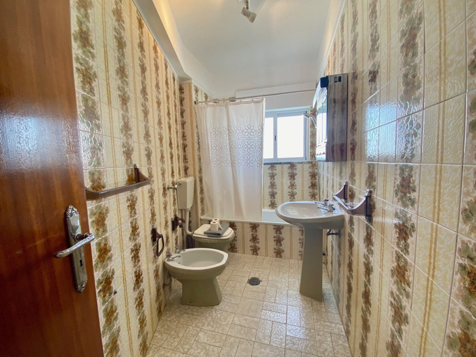 Bathroom 3, Quarteira Beach Apartment by Homing, Loulé