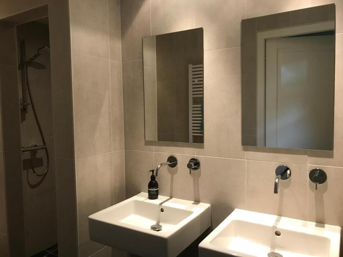 Bathroom, Fiddler's Hoorn, Hoorn
