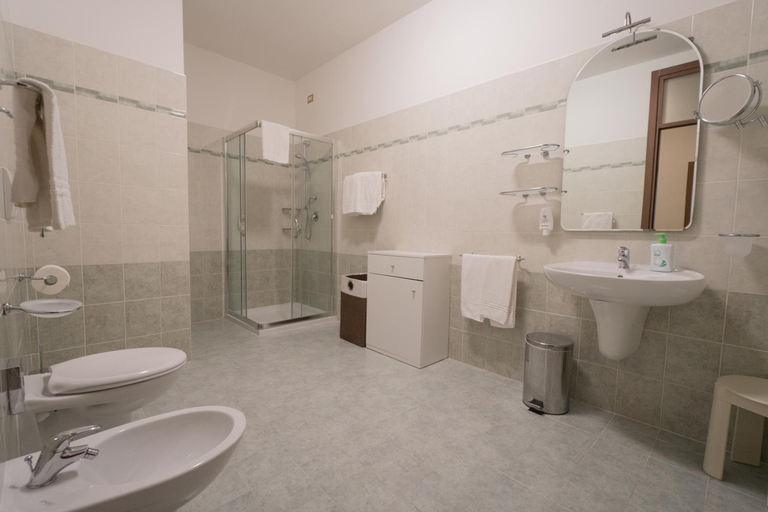 Bathroom 4, Villa Imelda, panoramic apartments with Lake Garda views, Brescia