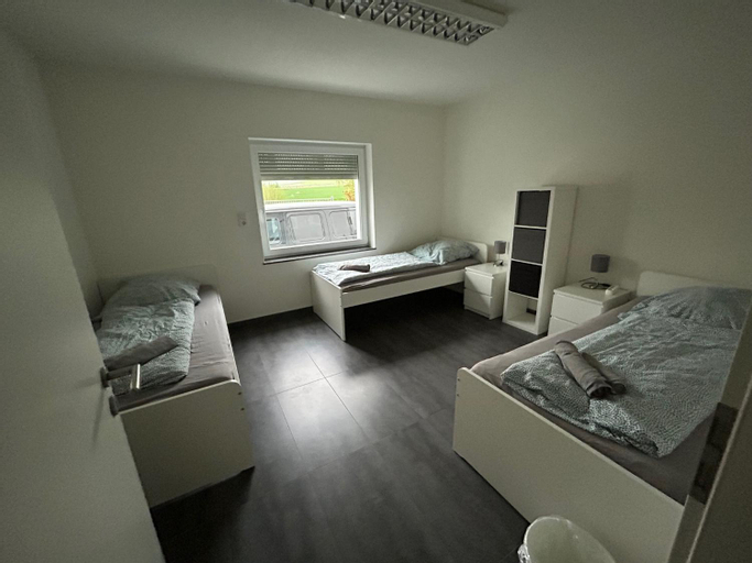 Others 4, 3 Mehrbettzimmer, Kuche, Bad fur Arbeiter und Monteure in Gau-Weinheim, Alzey-Worms