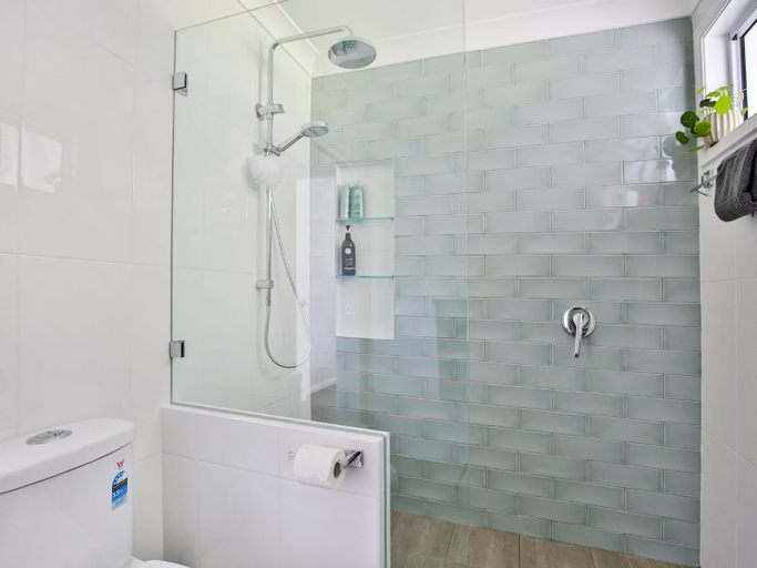 Bathroom 3, Periwinkle I Pet Friendly I 2 Mins Walk to Beach, Shoalhaven - Pt B