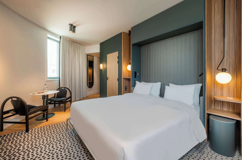 Bedroom 2, Radisson Hotel Reims, Marne