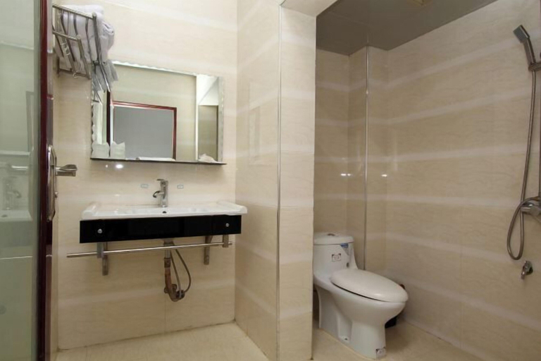Bathroom, Xing'an Hongfu Business Hotel, Guilin