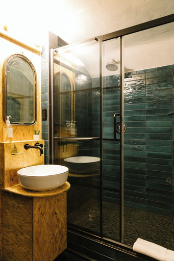 Bathroom 3, Eileen of Mystic, New London