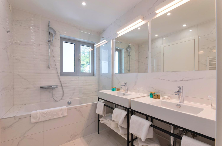 Bathroom 5, Hotel Saint Hildegard, Omiš