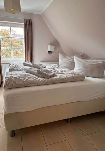 Room 5, "lee" in House Smaswai 10, Nordfriesland