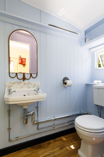 Bathroom 3, The Showman s Carriage King Bed Close to Beach, West Sussex