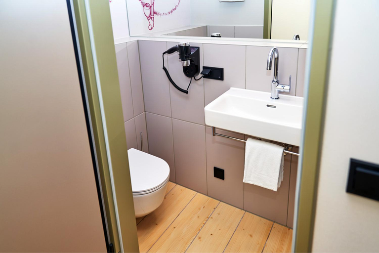 Bathroom 3, McDreams Hotel Munchen-Nord, Freising
