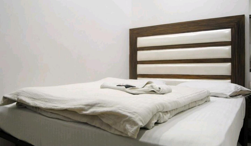 Hotel A-10 International, West