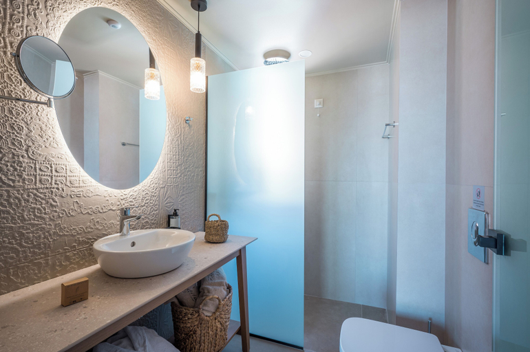 Bathroom 5, Hotel Pyriá, Crete