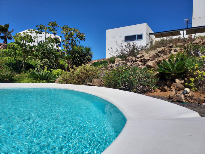 Sport & Beauty 2, Private villa with pool in Lajares, Las Palmas