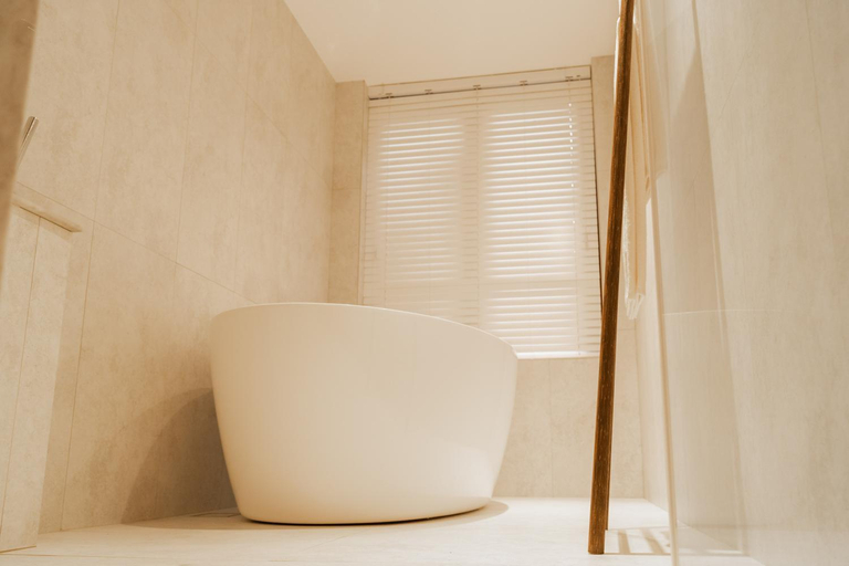 Bathroom 4, Lily Pod, Bolgoda, Panadura