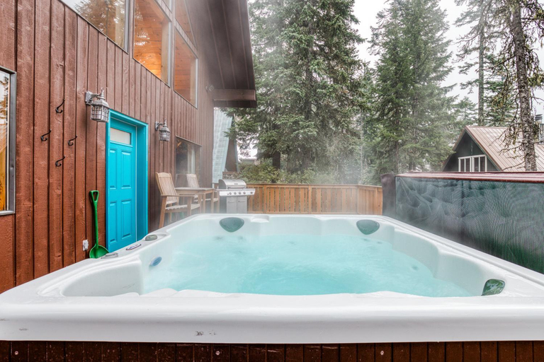 Sport & Beauty, Blue Pine Chalet, Clackamas