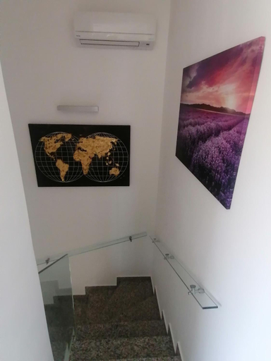 Others 5, Vila Prestiz Lux apartman pri mori, Vir