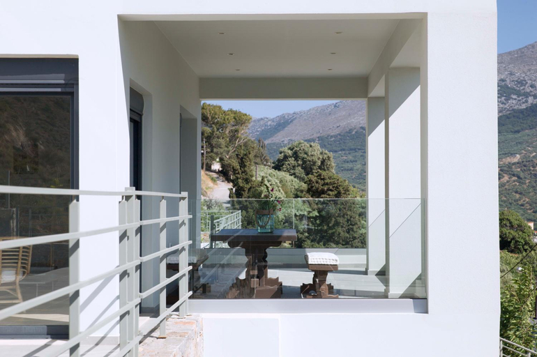 Others 5, Villa Aires, Crete