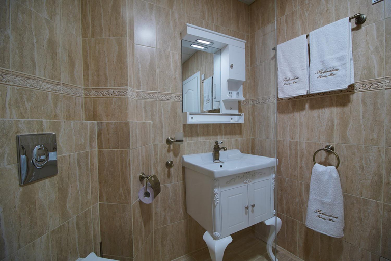 Bathroom 3, Pulpudeva Family Hotel, Plovdiv