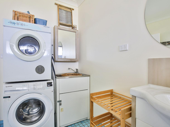 Bathroom 3, Roskell Retreat Pet Friendly 5 Mins Walk to Beach, Shoalhaven - Pt B