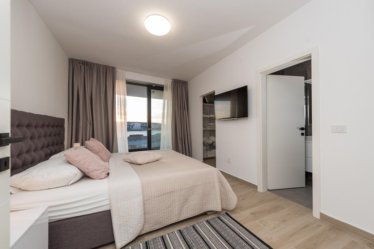 4, Villa Salvia with Private pool, Novalja