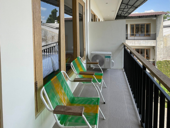 Exterior & Views 9