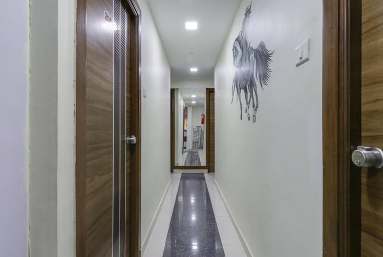 Public Area, Hotel Lake Palace Ahmedabad, Ahmadabad