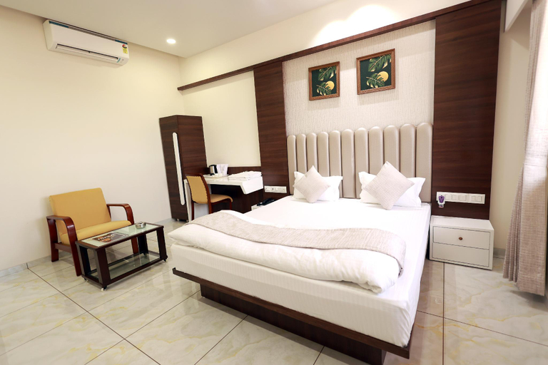 Bedroom 4, HOTEL GRAND HAVELI, Valsad