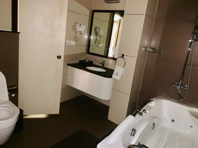 Bathroom 3, SOLISTA HOTEL Chittorgarh, Chittaurgarh