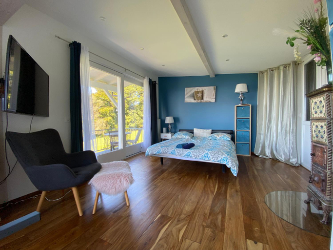Bedroom 2, Petite maison a l'oree des bois vue magnifique sur le lac zenitude et plenitude, Lavaux-Oron
