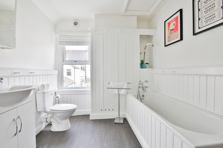 Bathroom 3, Stunning 2 Bedroom Cardiff Bay House, Cardiff