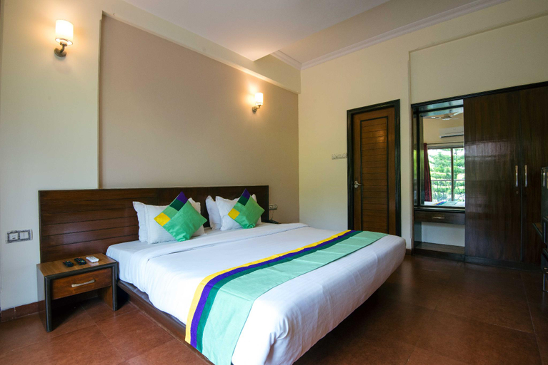 Bedroom 4, Treebo Reveniir Resort with Pool, Pune