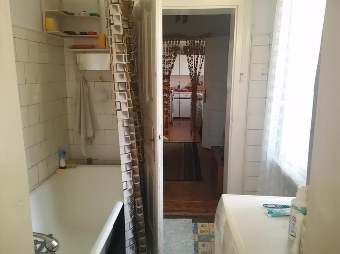 Bathroom 2, Zabava, Iaremchans'ka