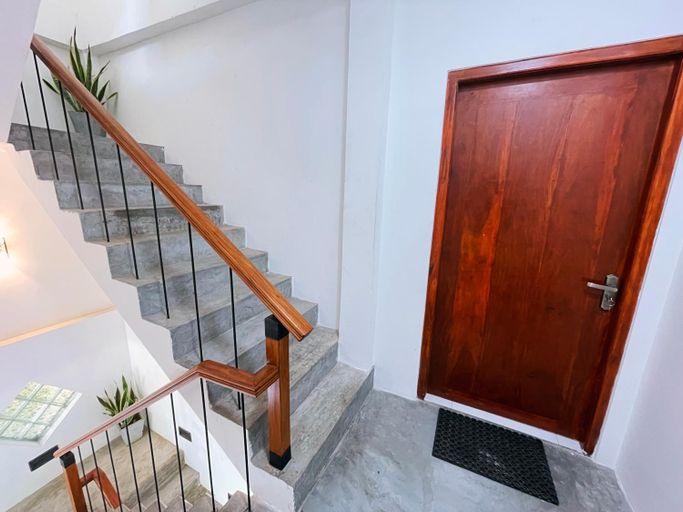 Others 5, Welaratne Apartment, Sri Jayawardanapura Kotte