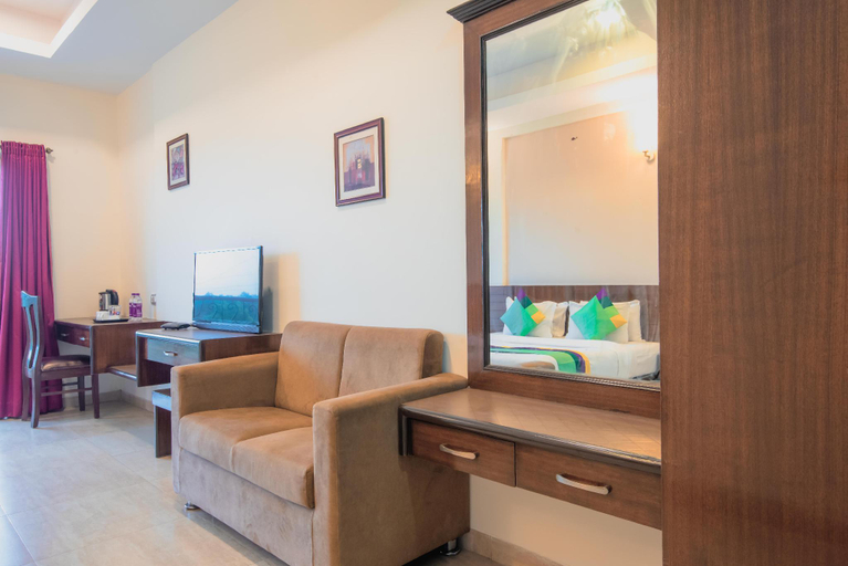 Bedroom 4, Treebo Reveniir Resort with Pool, Pune