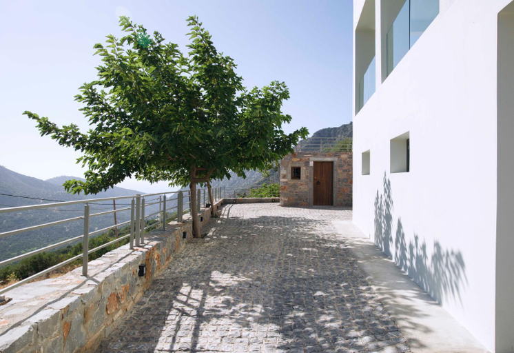 Others 3, Villa Aires, Crete