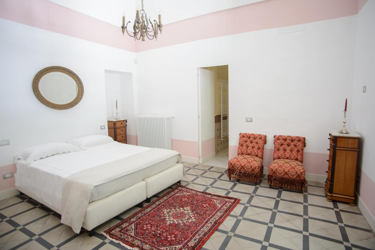 Others 4, Palazzo Introna, Bari