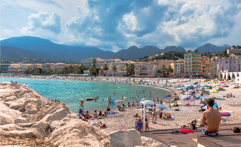 Menton smartworking and relax on the beach, seaview, Alpes-Maritimes