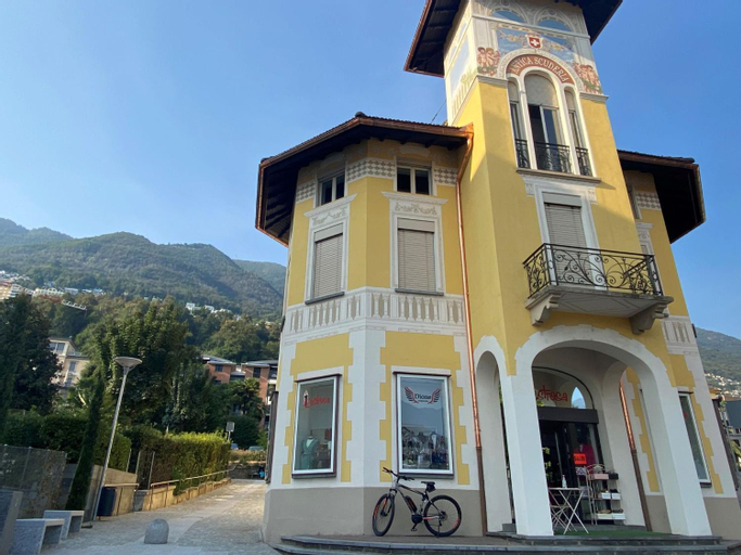 Exterior & Views