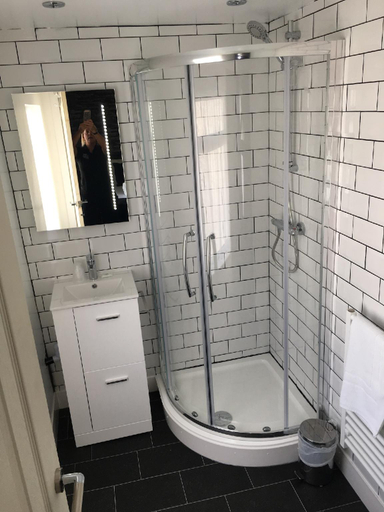 Bathroom 2, Happy Return Hotel, Blackpool