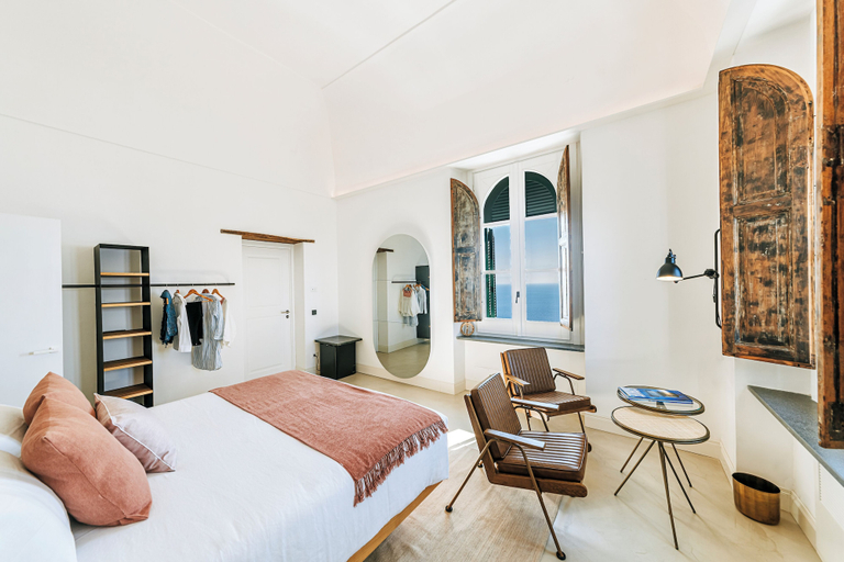 Bedroom 4, Faro Punta Imperatore, Napoli