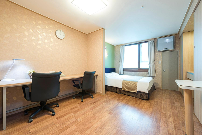 Bedroom 6